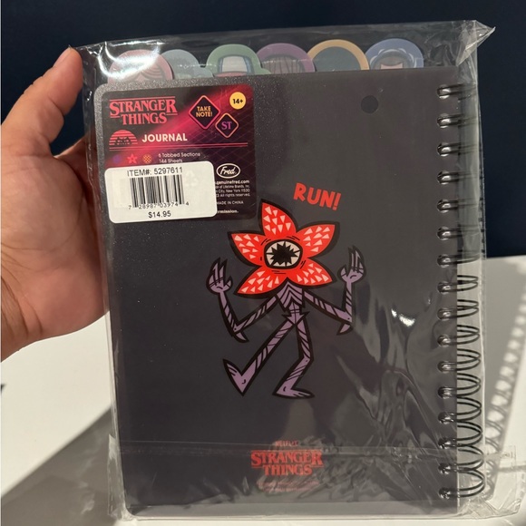Stranger Things 6 tabs notebook - Picture 2 of 8